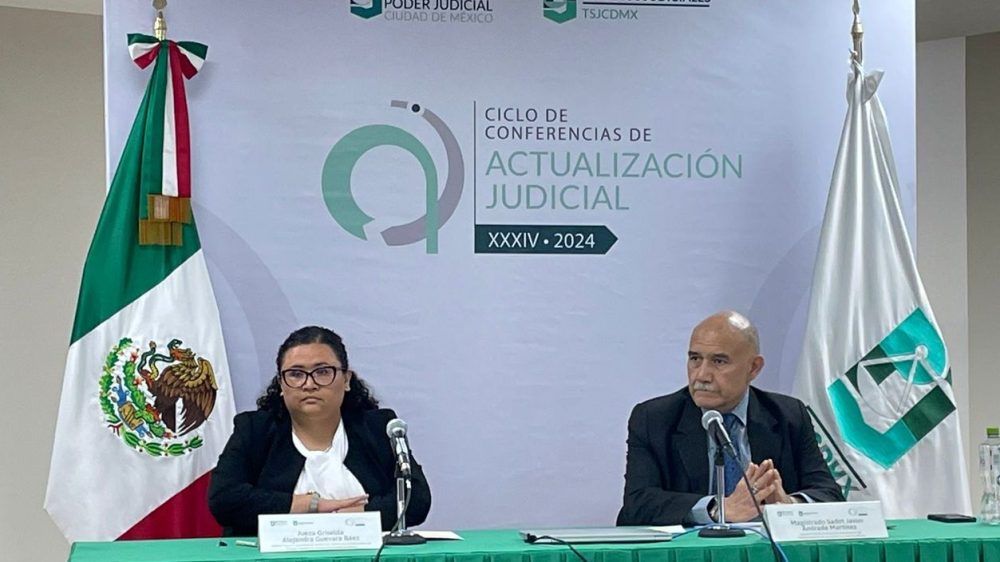 Fotografía de la Moderadora Jueza Griselda Alejandra Guevara Báez y el Ponente Magistrado Sadot Javier Andrade Martínez